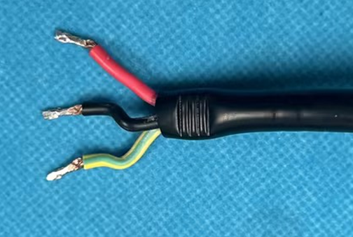 LBS23 charger-side cable close-up